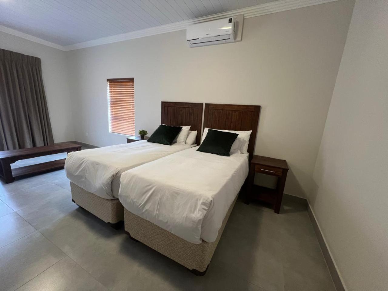 Camelot Guest House&Apartments Potchefstroom Extérieur photo