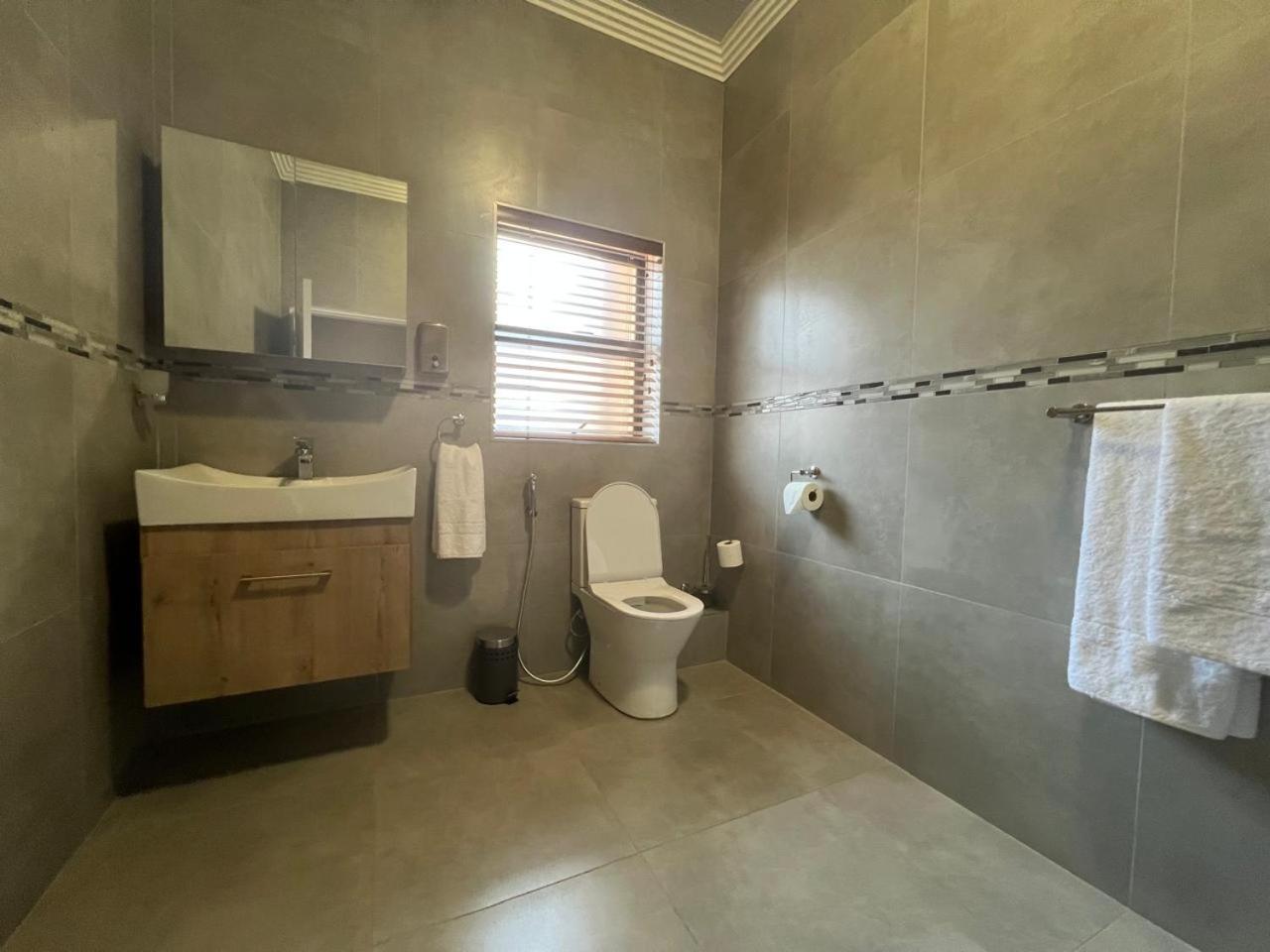 Camelot Guest House&Apartments Potchefstroom Extérieur photo