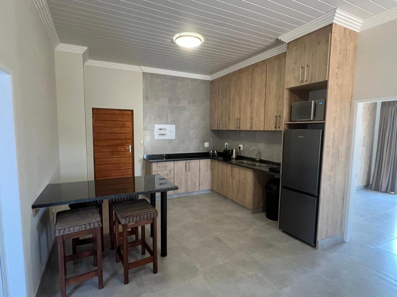 Camelot Guest House&Apartments Potchefstroom Extérieur photo